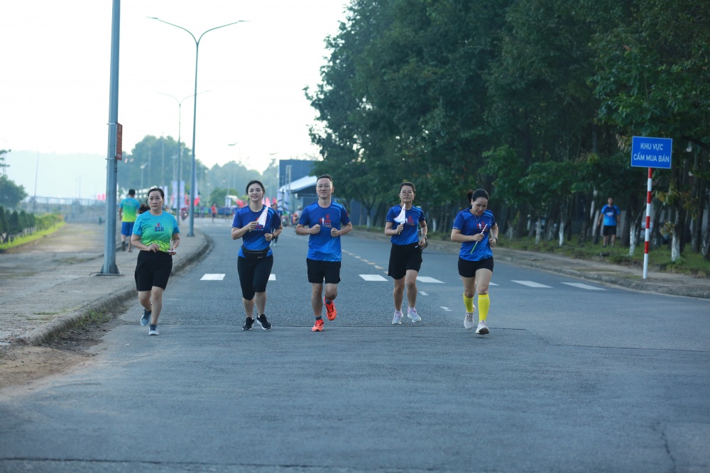 Sôi động Giải chạy tiếp sức BSR EKIDEN 2023