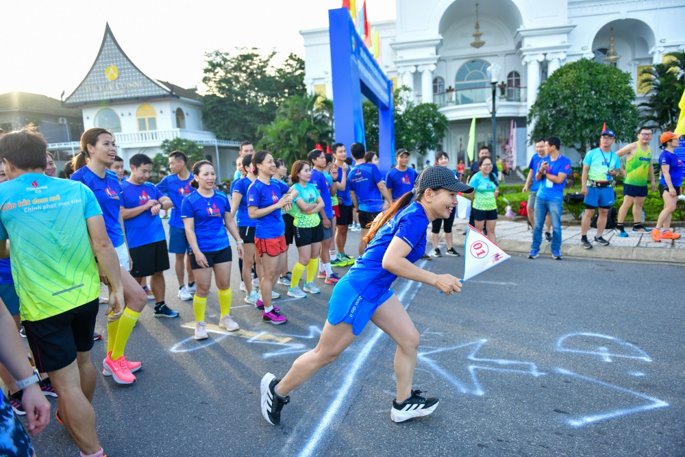 Sôi động Giải chạy tiếp sức BSR EKIDEN 2023