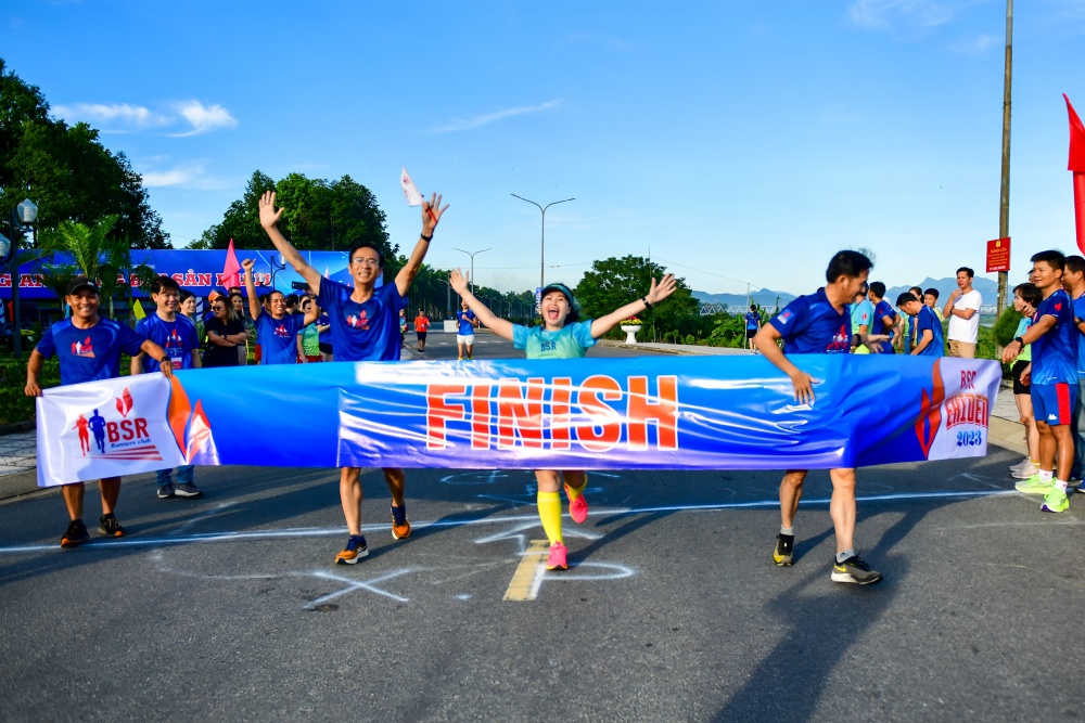 Sôi động Giải chạy tiếp sức BSR EKIDEN 2023