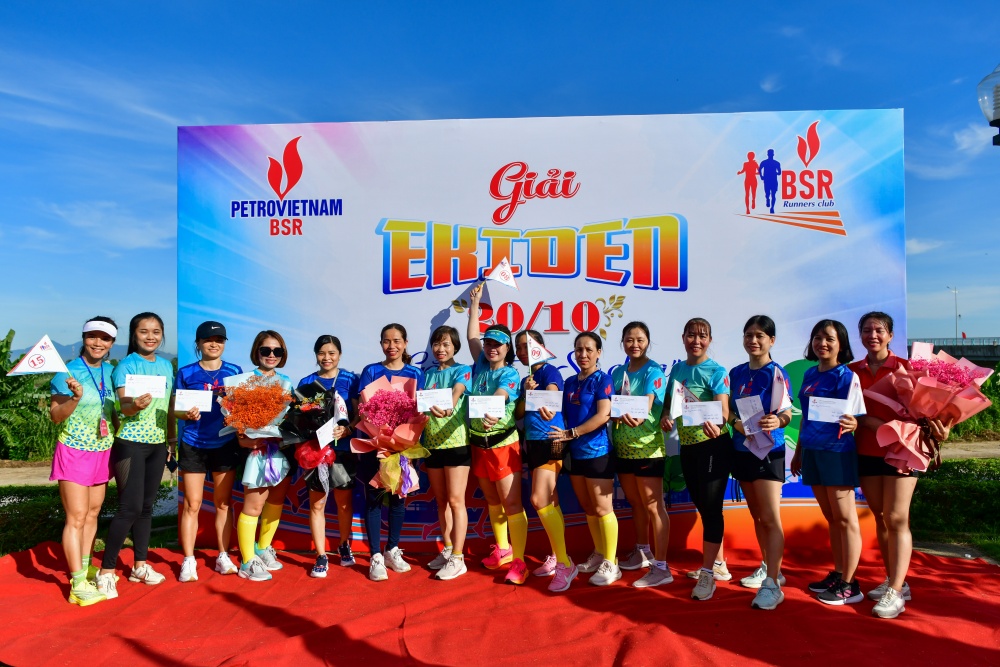 Sôi động Giải chạy tiếp sức BSR EKIDEN 2023