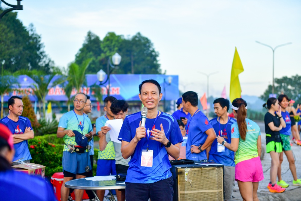 Sôi động Giải chạy tiếp sức BSR EKIDEN 2023