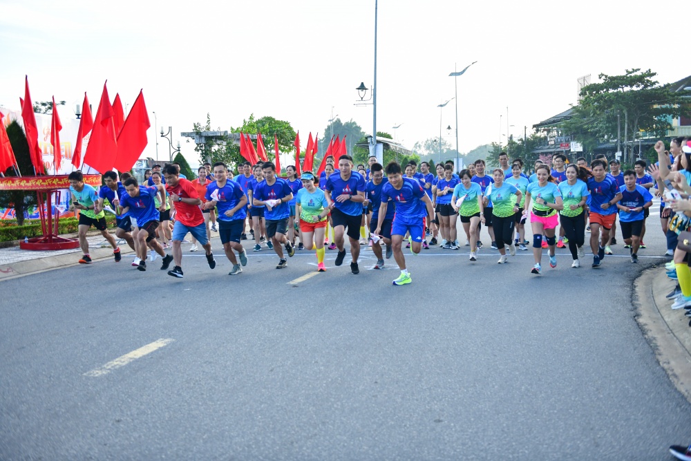 Sôi động Giải chạy tiếp sức BSR EKIDEN 2023