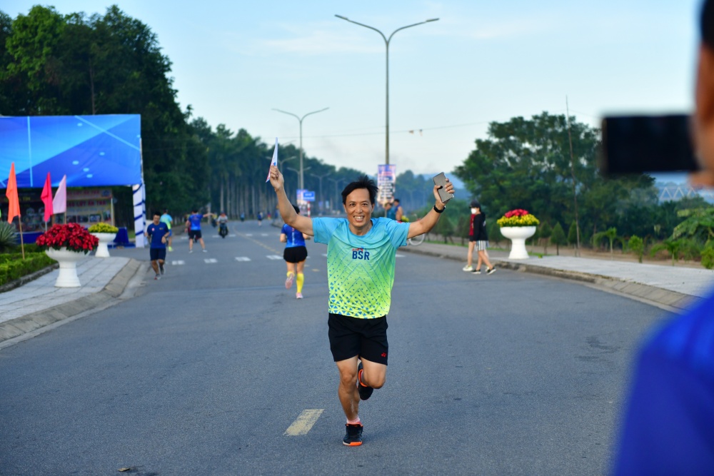 Sôi động Giải chạy tiếp sức BSR EKIDEN 2023