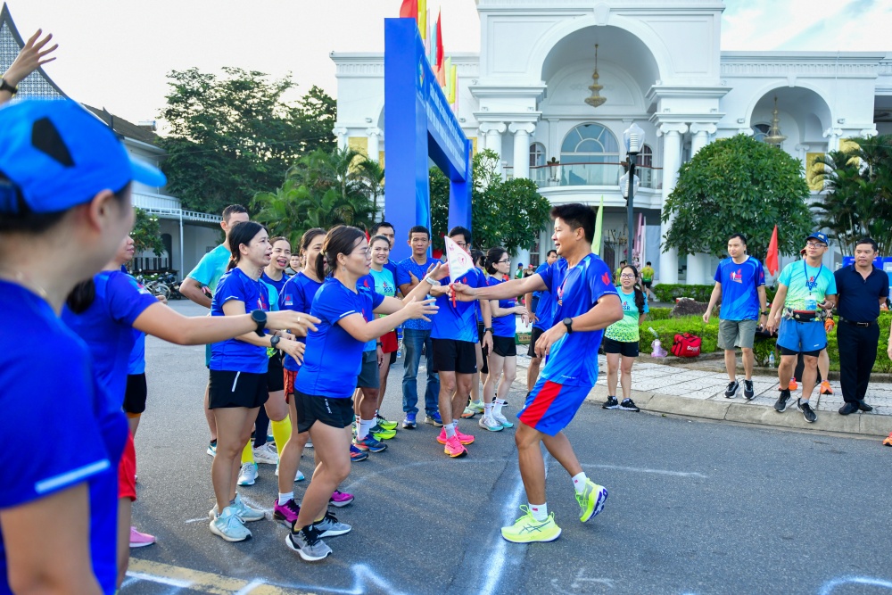 Sôi động Giải chạy tiếp sức BSR EKIDEN 2023