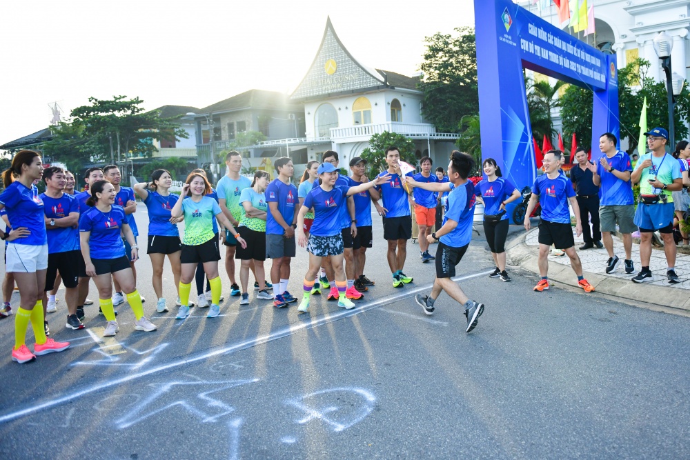 Sôi động Giải chạy tiếp sức BSR EKIDEN 2023