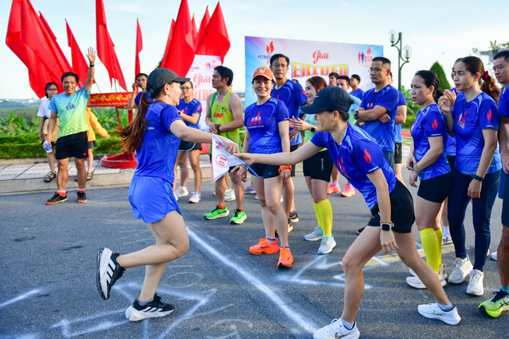 Sôi động Giải chạy tiếp sức BSR EKIDEN 2023
