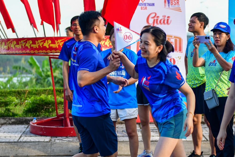 Sôi động Giải chạy tiếp sức BSR EKIDEN 2023