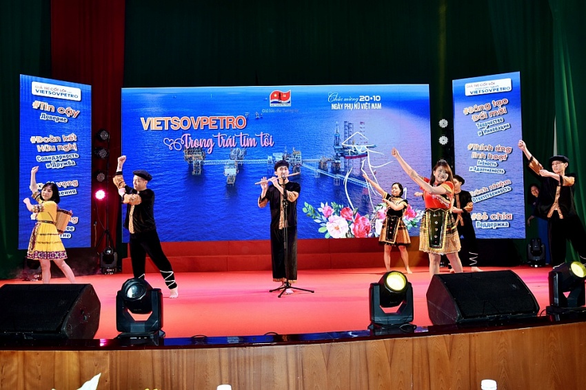 Công đoàn Vietsovpetro tổ chức chương trình “Vietsovpetro trong trái tim tôi” chào mừng Ngày Phụ nữ Việt Nam 20/10