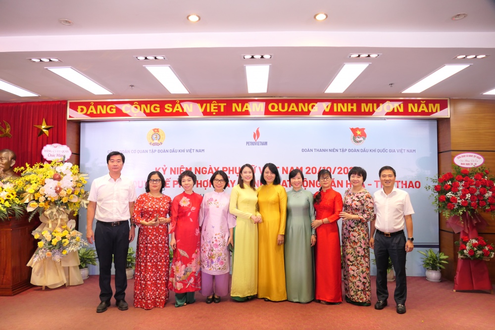 Petrovietnam tổ chức gặp mặt nữ cán bộ, nhân viên Cơ quan Tập đoàn nhân Ngày Phụ nữ Việt Nam 20/10 Petrovietnam tổ chức gặp mặt nữ cán bộ, nhân viên Cơ quan Tập đoàn nhân Ngày Phụ nữ Việt Nam 20/10