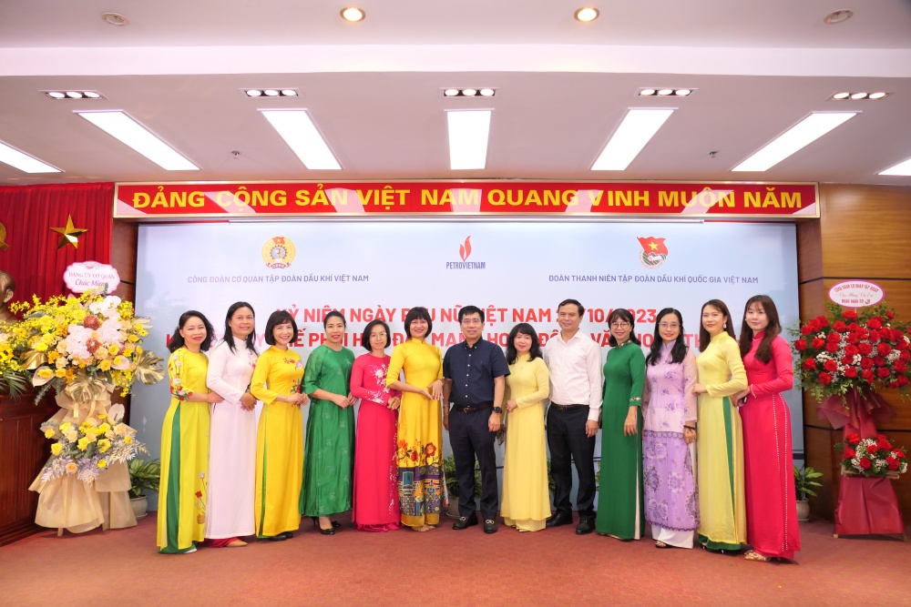 Petrovietnam tổ chức gặp mặt nữ cán bộ, nhân viên Cơ quan Tập đoàn nhân Ngày Phụ nữ Việt Nam 20/10 Petrovietnam tổ chức gặp mặt nữ cán bộ, nhân viên Cơ quan Tập đoàn nhân Ngày Phụ nữ Việt Nam 20/10
