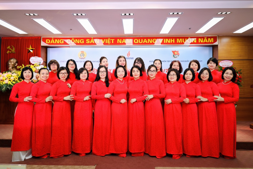 Petrovietnam tổ chức gặp mặt nữ cán bộ, nhân viên Cơ quan Tập đoàn nhân Ngày Phụ nữ Việt Nam 20/10 Petrovietnam tổ chức gặp mặt nữ cán bộ, nhân viên Cơ quan Tập đoàn nhân Ngày Phụ nữ Việt Nam 20/10