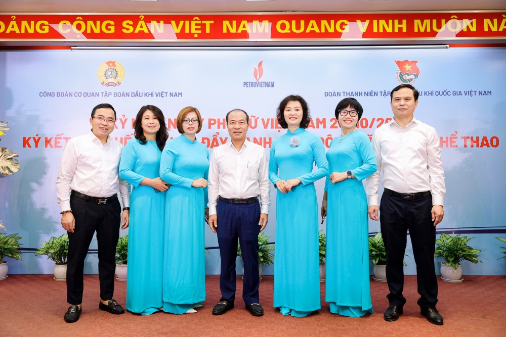 Petrovietnam tổ chức gặp mặt nữ cán bộ, nhân viên Cơ quan Tập đoàn nhân Ngày Phụ nữ Việt Nam 20/10 Petrovietnam tổ chức gặp mặt nữ cán bộ, nhân viên Cơ quan Tập đoàn nhân Ngày Phụ nữ Việt Nam 20/10