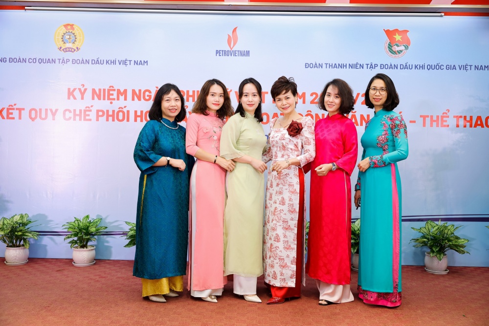 Petrovietnam tổ chức gặp mặt nữ cán bộ, nhân viên Cơ quan Tập đoàn nhân Ngày Phụ nữ Việt Nam 20/10 Petrovietnam tổ chức gặp mặt nữ cán bộ, nhân viên Cơ quan Tập đoàn nhân Ngày Phụ nữ Việt Nam 20/10