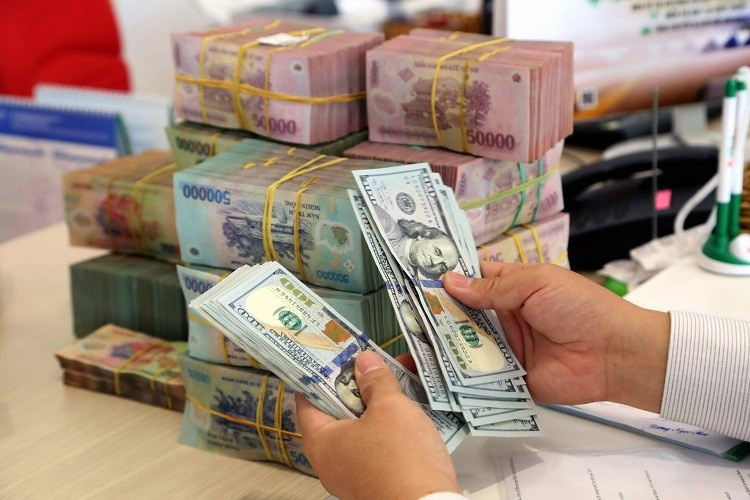 Tin ngân hàng ngày 24/10: Kiều hối về TP HCM 9 tháng tăng 40%