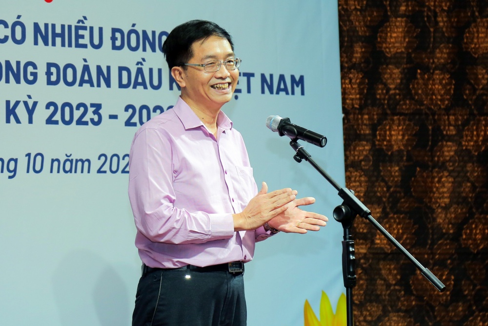 đồng chí Trần Quang Dũng - Ủy viên BTV, Trưởng ban Tuyên giáo Đảng ủy, Trưởng ban Truyền thông và Văn hóa doanh nghiệp Tập đoàn phát biểu tại Hội nghị. đồng chí Trần Quang Dũng - Ủy viên BTV, Trưởng ban Tuyên giáo Đảng ủy, Trưởng ban Truyền thông và Văn hóa doanh nghiệp Tập đoàn phát biểu tại Hội nghị.