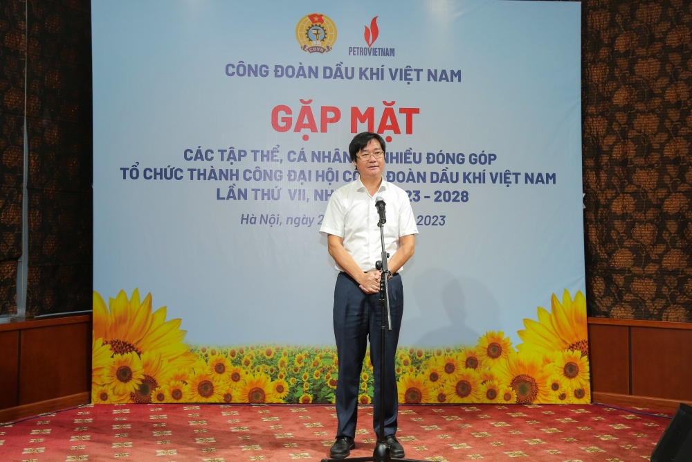 Đại diện lãnh đạo CĐ DKVN, đồng chí Nguyễn Mạnh Kha - Phó Chủ tịch CĐ DKVN phát biểu cảm ơn tại Hội nghị. Đại diện lãnh đạo CĐ DKVN, đồng chí Nguyễn Mạnh Kha - Phó Chủ tịch CĐ DKVN phát biểu cảm ơn tại Hội nghị.
