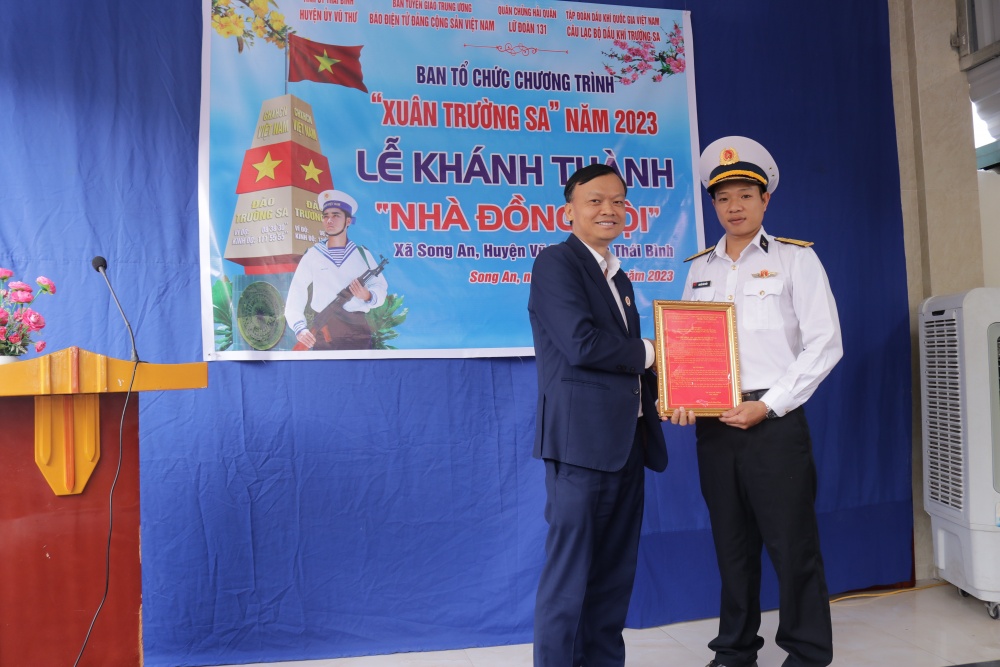CLB Dầu khí Trường Sa bàn giao Nhà đồng đội trong Chương trình Xuân Trường Sa năm 2023 CLB Dầu khí Trường Sa bàn giao Nhà đồng đội trong Chương trình Xuân Trường Sa năm 2023