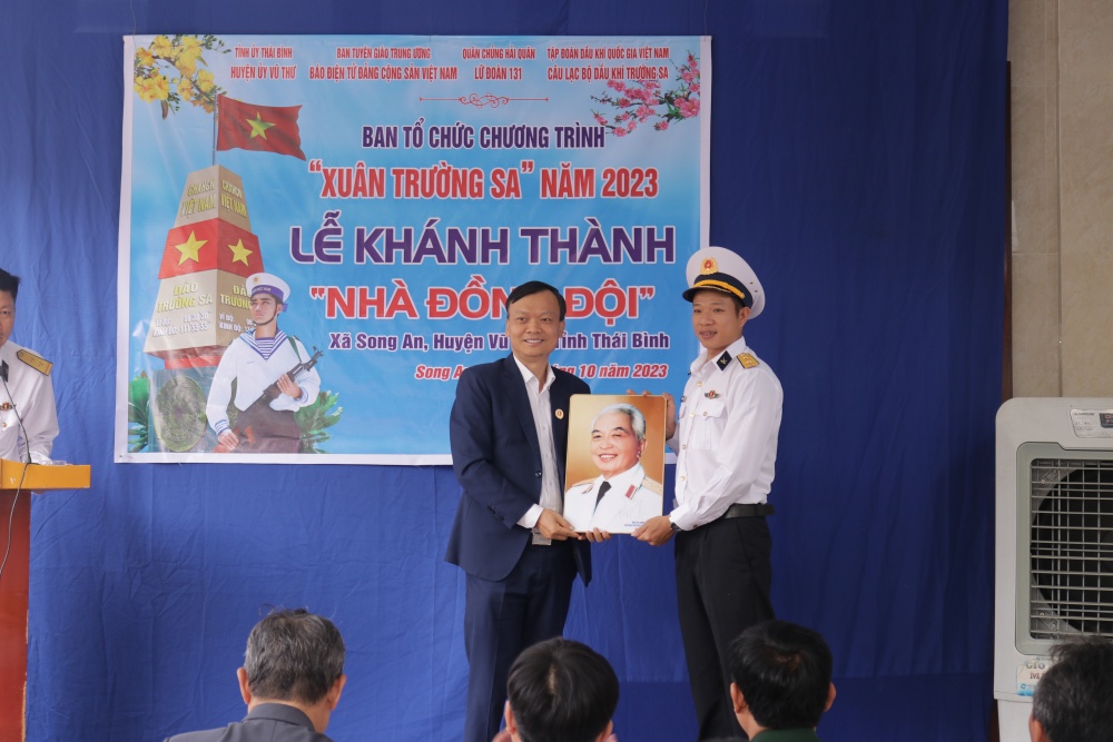 CLB Dầu khí Trường Sa bàn giao Nhà đồng đội trong Chương trình Xuân Trường Sa năm 2023 CLB Dầu khí Trường Sa bàn giao Nhà đồng đội trong Chương trình Xuân Trường Sa năm 2023