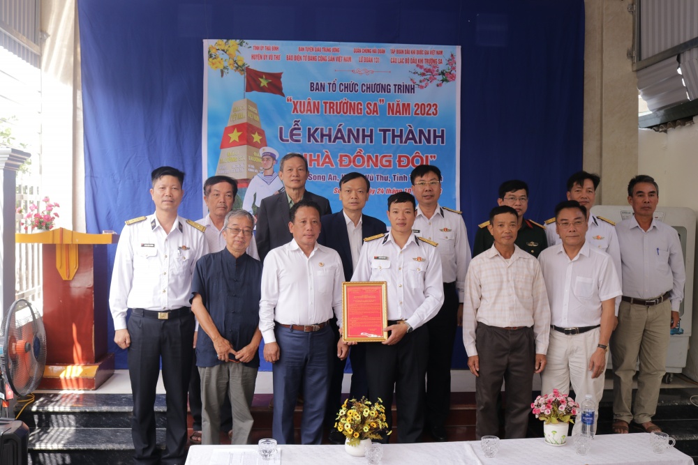 Câu lạc bộ Dầu khí Trường Sa bàn giao nhà đồng đội trong Chương trình Xuân Trường Sa năm 2023 Câu lạc bộ Dầu khí Trường Sa bàn giao nhà đồng đội trong Chương trình Xuân Trường Sa năm 2023