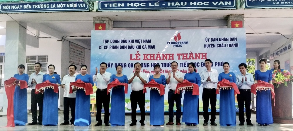 Phân bón Cà Mau bàn giao 8 phòng học tại Hậu Giang