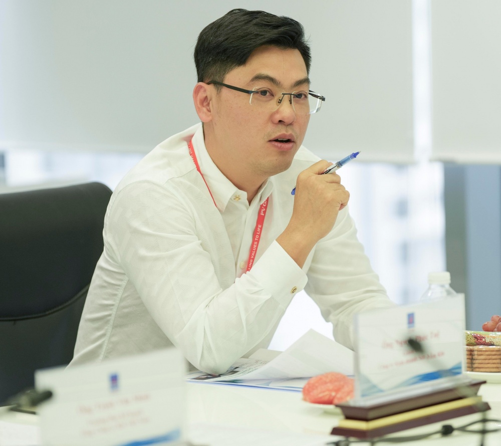 Hình 2: Ông Nguyễn Phúc Tuệ - Giám đốc PV GAS TRADING nỗ lực chỉ đạo đơn vị hoàn thành vượt mức cao toàn bộ các chỉ tiêu sản xuất kinh doanh