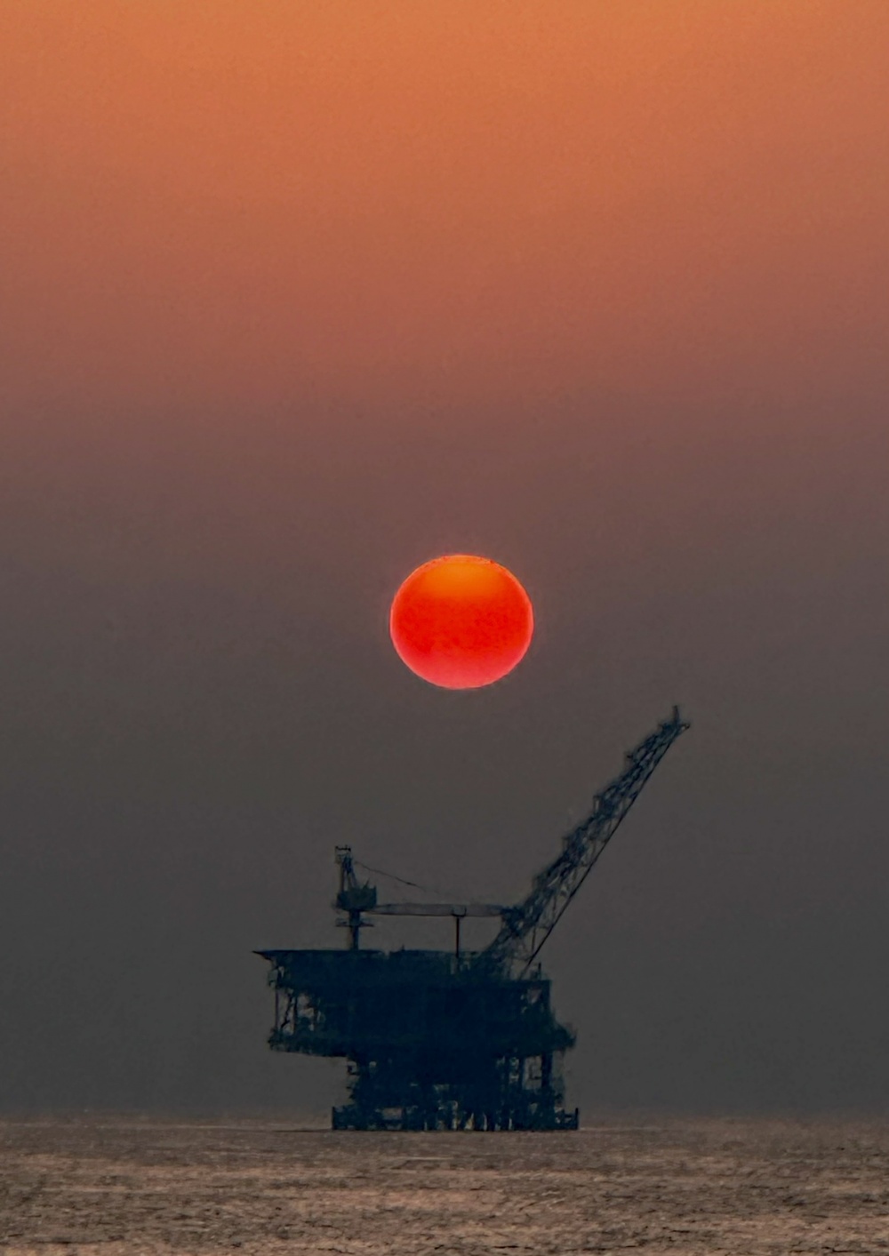 Tác phẩm dự thi "Petrovietnam trong tôi": Bộ ảnh "The Sun", tác giả Nguyễn Minh Phụng (PTSC M&C)