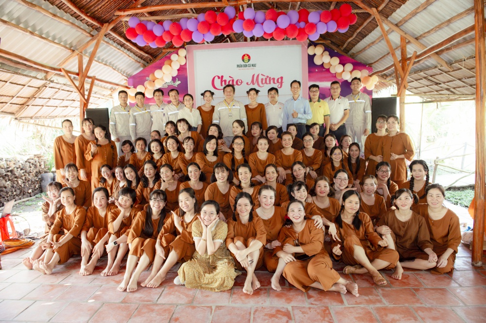 14-TTLT-AB-0002-10: Giây phút tụ họp bên nhau. 14-TTLT-AB-0002-10: Giây phút tụ họp bên nhau.