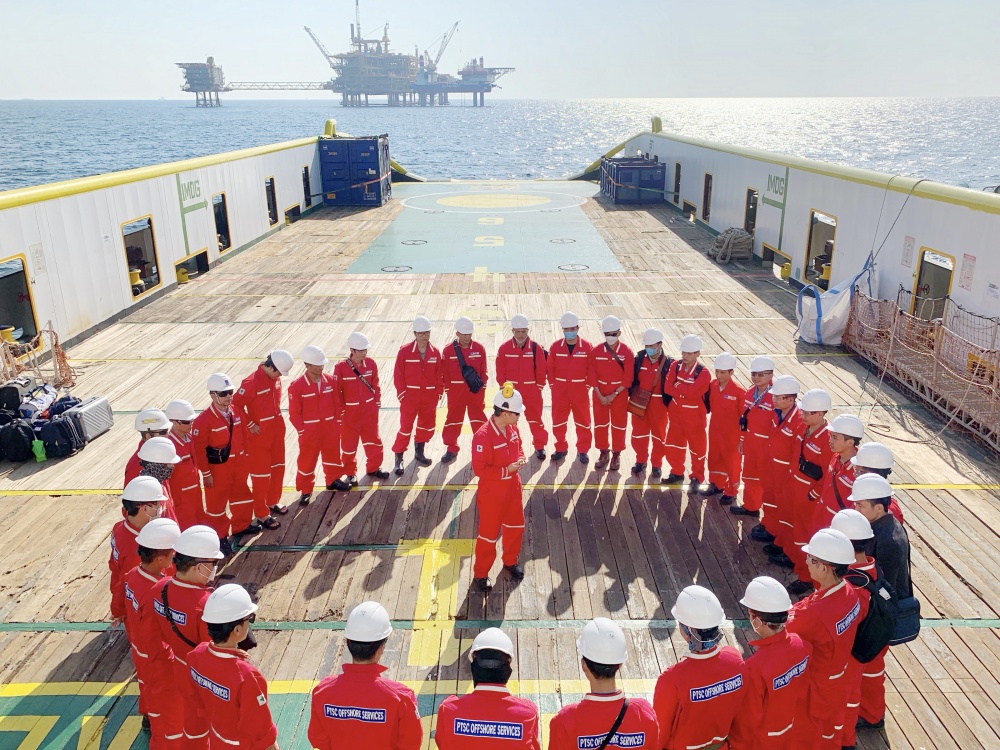 20-PND-AD-0001: Ảnh “Tool Box Talk” trước khi được Mob lên giàn G Location.