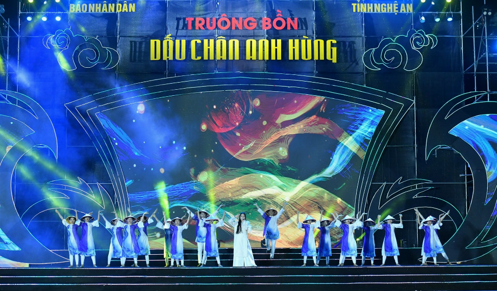 Xúc động chương trình nghệ thuật “Truông Bồn - Dấu chân anh hùng”