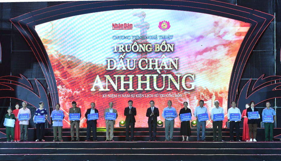 Xúc động chương trình nghệ thuật “Truông Bồn - Dấu chân anh hùng”