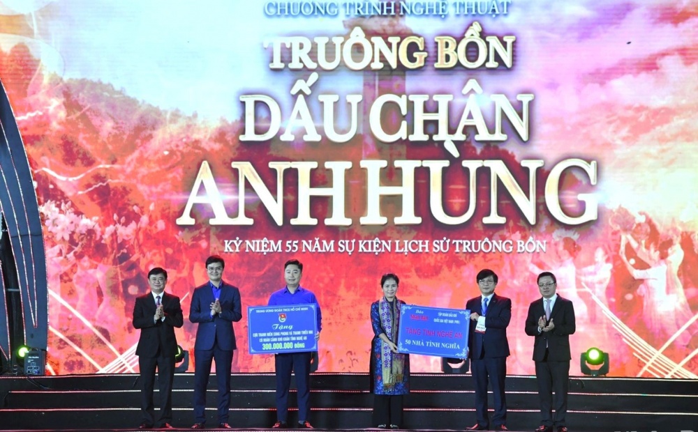 Petrovietnam trao tặng 2,5 tỷ đồng xây dựng nhà tình nghĩa ở tỉnh Nghệ An Petrovietnam trao tặng 2,5 tỷ đồng xây dựng nhà tình nghĩa ở tỉnh Nghệ An