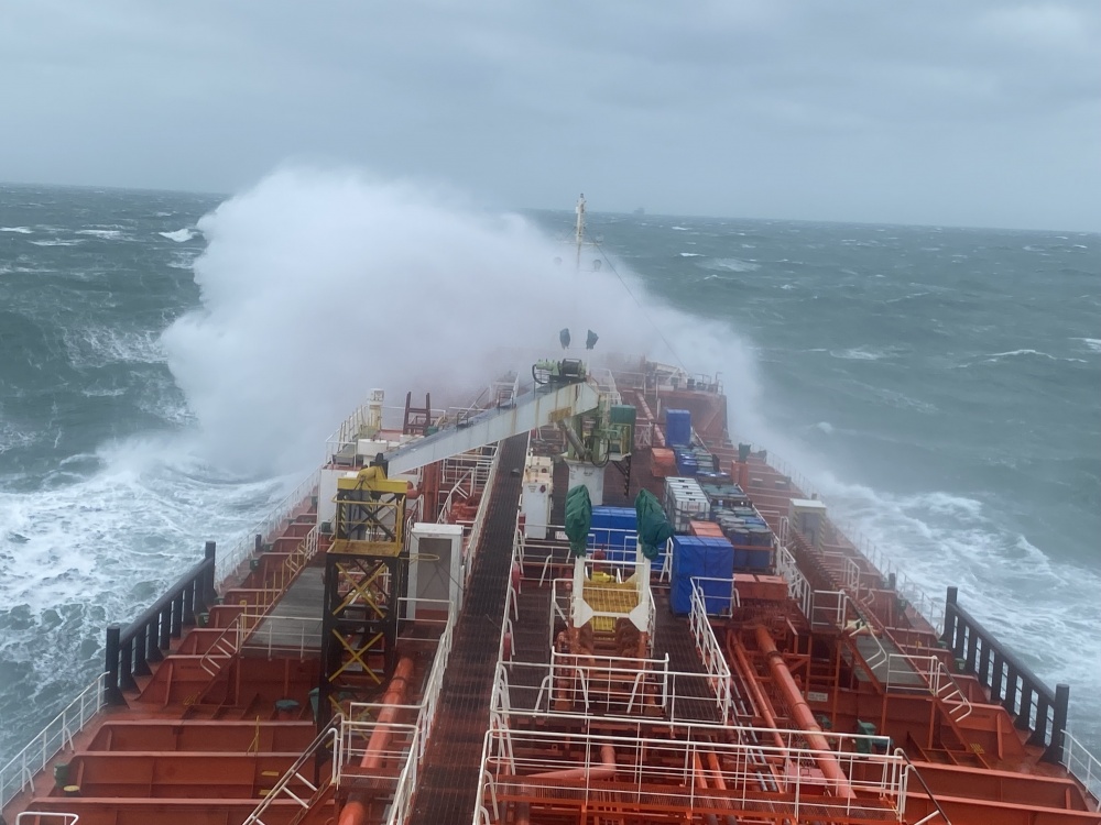Tác phẩm dự thi "Petrovietnam trong tôi": Bộ ảnh "Vượt Sóng Vươn Xa", tác giả Trần Ngọc Thường (PVTRANS) Tác phẩm dự thi "Petrovietnam trong tôi": Bộ ảnh "Vượt Sóng Vươn Xa", tác giả Trần Ngọc Thường (PVTRANS)