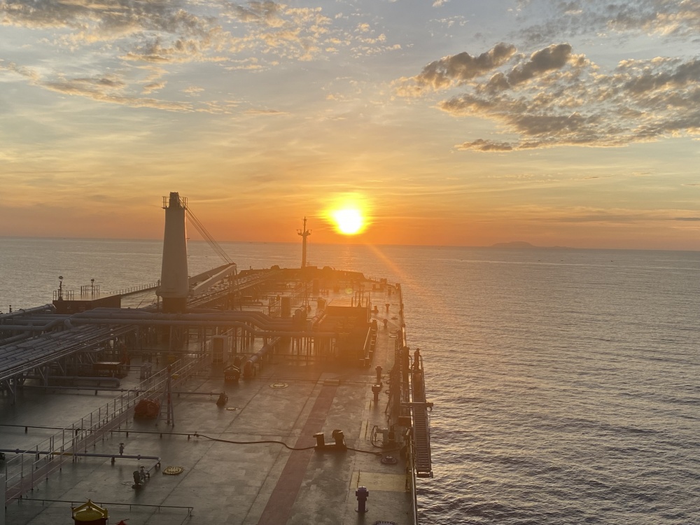 Tác phẩm dự thi "Petrovietnam trong tôi": Bộ ảnh "Biển lặng", tác giả Trần Ngọc Thường (PVTRANS) Tác phẩm dự thi "Petrovietnam trong tôi": Bộ ảnh "Biển lặng", tác giả Trần Ngọc Thường (PVTRANS)
