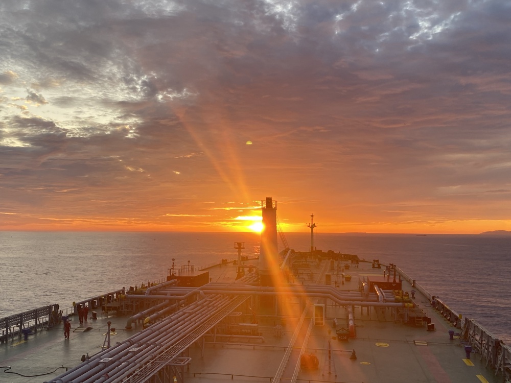 Tác phẩm dự thi "Petrovietnam trong tôi": Bộ ảnh "Biển lặng", tác giả Trần Ngọc Thường (PVTRANS) Tác phẩm dự thi "Petrovietnam trong tôi": Bộ ảnh "Biển lặng", tác giả Trần Ngọc Thường (PVTRANS)