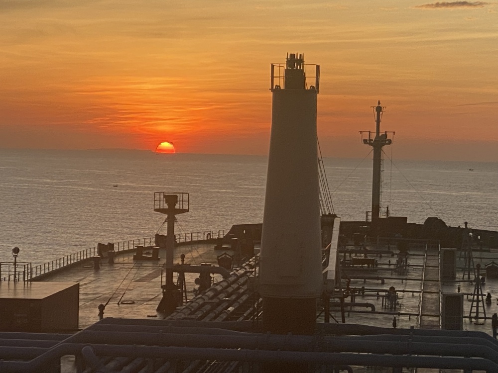 Tác phẩm dự thi "Petrovietnam trong tôi": Bộ ảnh "Biển lặng", tác giả Trần Ngọc Thường (PVTRANS) Tác phẩm dự thi "Petrovietnam trong tôi": Bộ ảnh "Biển lặng", tác giả Trần Ngọc Thường (PVTRANS)