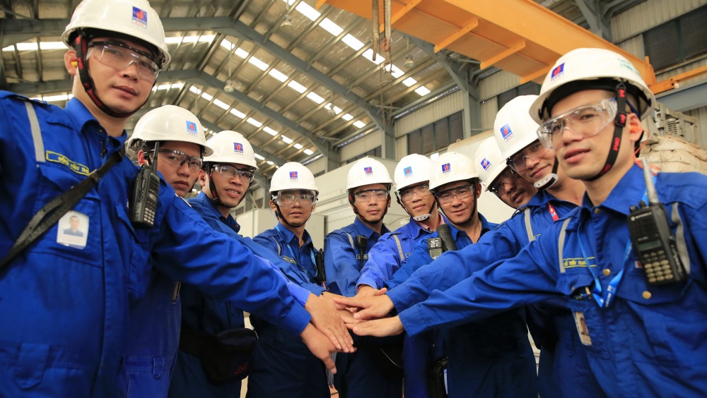 13-NDC-AB-0002-01: Tập thể người lao động BSR thực thi văn hóa an toàn trước giờ làm việc.