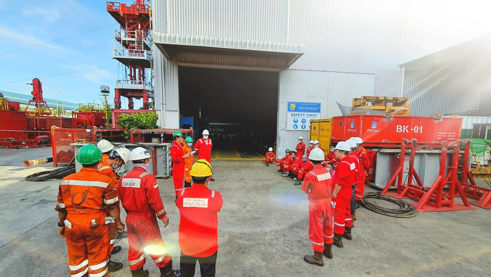 Tác phẩm dự thi "Petrovietnam trong tôi": Bộ ảnh "Quyết tâm", tác giả Đỗ Huỳnh Phương (PV Drilling) Tác phẩm dự thi "Petrovietnam trong tôi": Bộ ảnh "Quyết tâm", tác giả Đỗ Huỳnh Phương (PV Drilling)