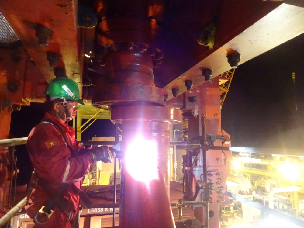 Tác phẩm dự thi "Petrovietnam trong tôi": Bộ ảnh "Quyết tâm", tác giả Đỗ Huỳnh Phương (PV Drilling) Tác phẩm dự thi "Petrovietnam trong tôi": Bộ ảnh "Quyết tâm", tác giả Đỗ Huỳnh Phương (PV Drilling)