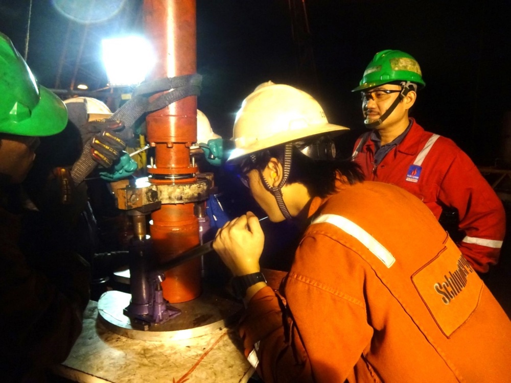 Tác phẩm dự thi "Petrovietnam trong tôi": Bộ ảnh "Quyết tâm", tác giả Đỗ Huỳnh Phương (PV Drilling) Tác phẩm dự thi "Petrovietnam trong tôi": Bộ ảnh "Quyết tâm", tác giả Đỗ Huỳnh Phương (PV Drilling)