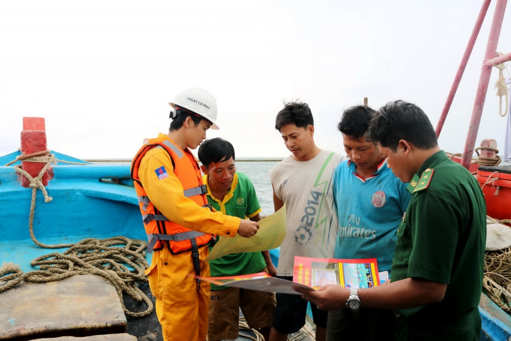 Công tác phối hợp tuyên truyền cho ngư dân tham gia bảo vệ an ninh, an toàn được duy trì tốt trong nhiều năm qua Công tác phối hợp tuyên truyền cho ngư dân tham gia bảo vệ an ninh, an toàn được duy trì tốt trong nhiều năm qua