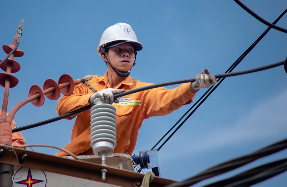 EVN chủ động chuẩn bị triển khai các giải pháp đảm bảo cung ứng điện năm 2024 - Ảnh: Bảo Ngọc