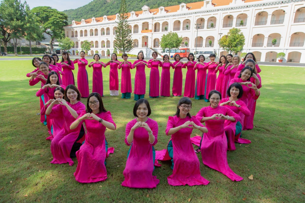 16-LTH-AB-0001-06: Để gió cuốn đi (Những trái tim yêu thương hãy để gió cuốn đi, lan tỏa và còn mãi.) 16-LTH-AB-0001-06: Để gió cuốn đi (Những trái tim yêu thương hãy để gió cuốn đi, lan tỏa và còn mãi.)