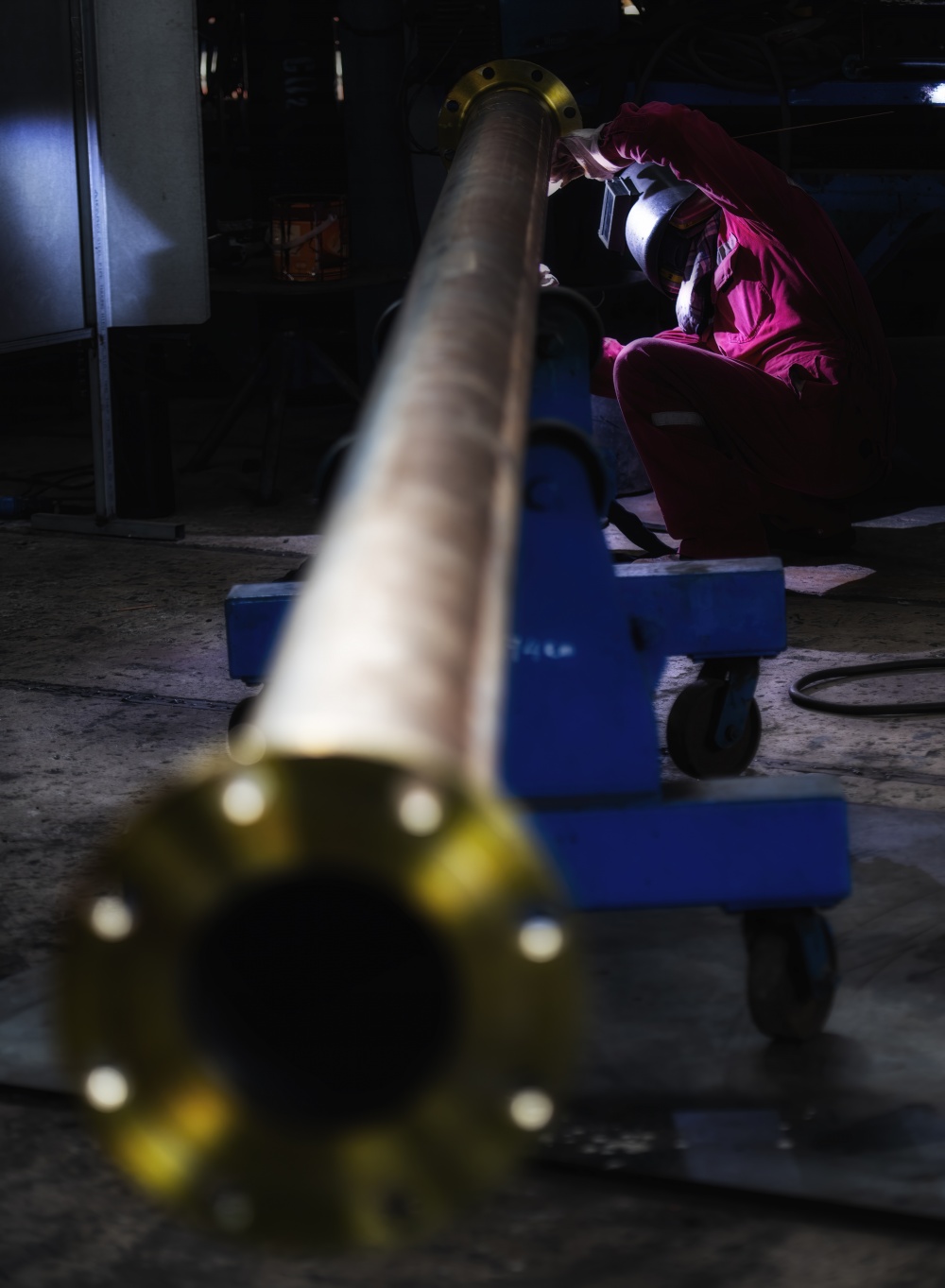 18-DQL-AB-0004-09: Hàn mặt bích cho piping tại xưởng cơ khí PVD Offshore.