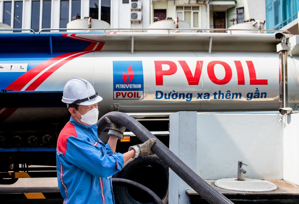 Tác phẩm dự thi "Petrovietnam trong tôi": Bộ ảnh "Vẻ đẹp Nhân viên bán lẻ xăng dầu PVOIL", tác giả Đỗ Quốc Thái (PVOIL)