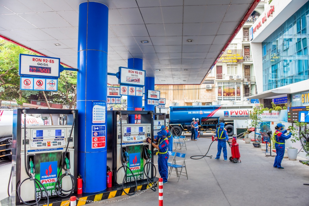 Tác phẩm dự thi "Petrovietnam trong tôi": Bộ ảnh "Vẻ đẹp Nhân viên bán lẻ xăng dầu PVOIL", tác giả Đỗ Quốc Thái (PVOIL)