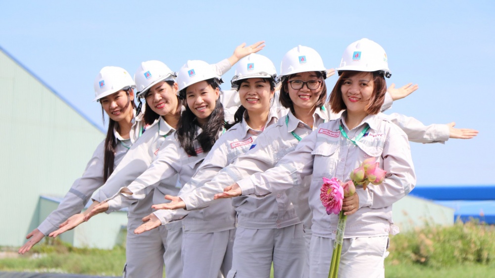 14-TTKT-AB-0002-01: Nét đẹp nữ vận hành. 14-TTKT-AB-0002-01: Nét đẹp nữ vận hành.