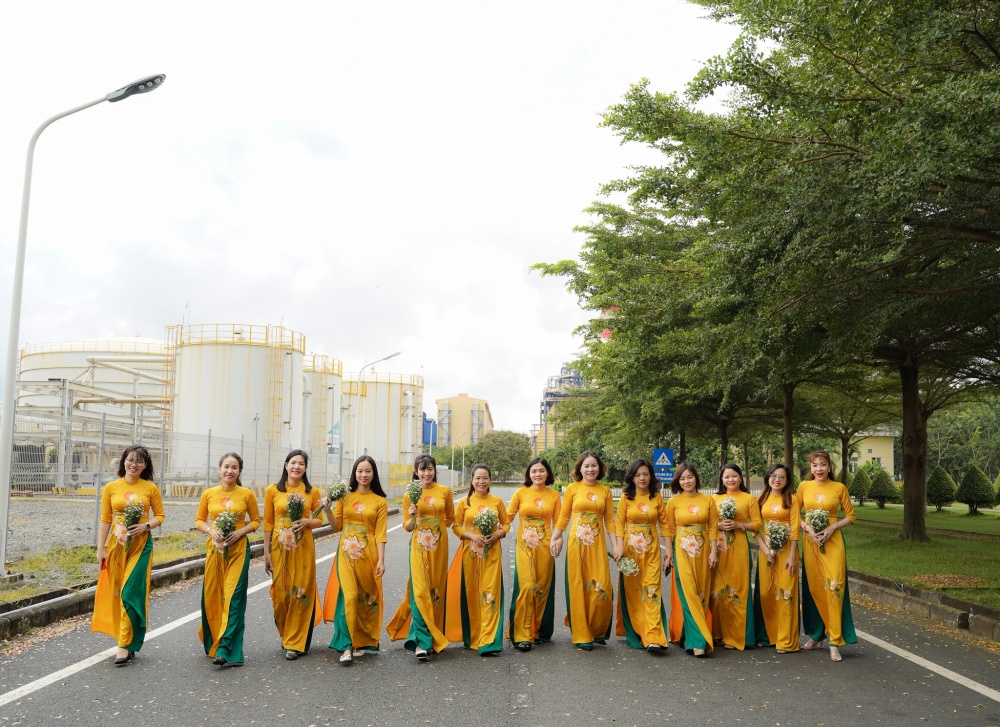 14-TTKT-AB-0002-03: Duyên dáng áo dài. 14-TTKT-AB-0002-03: Duyên dáng áo dài.