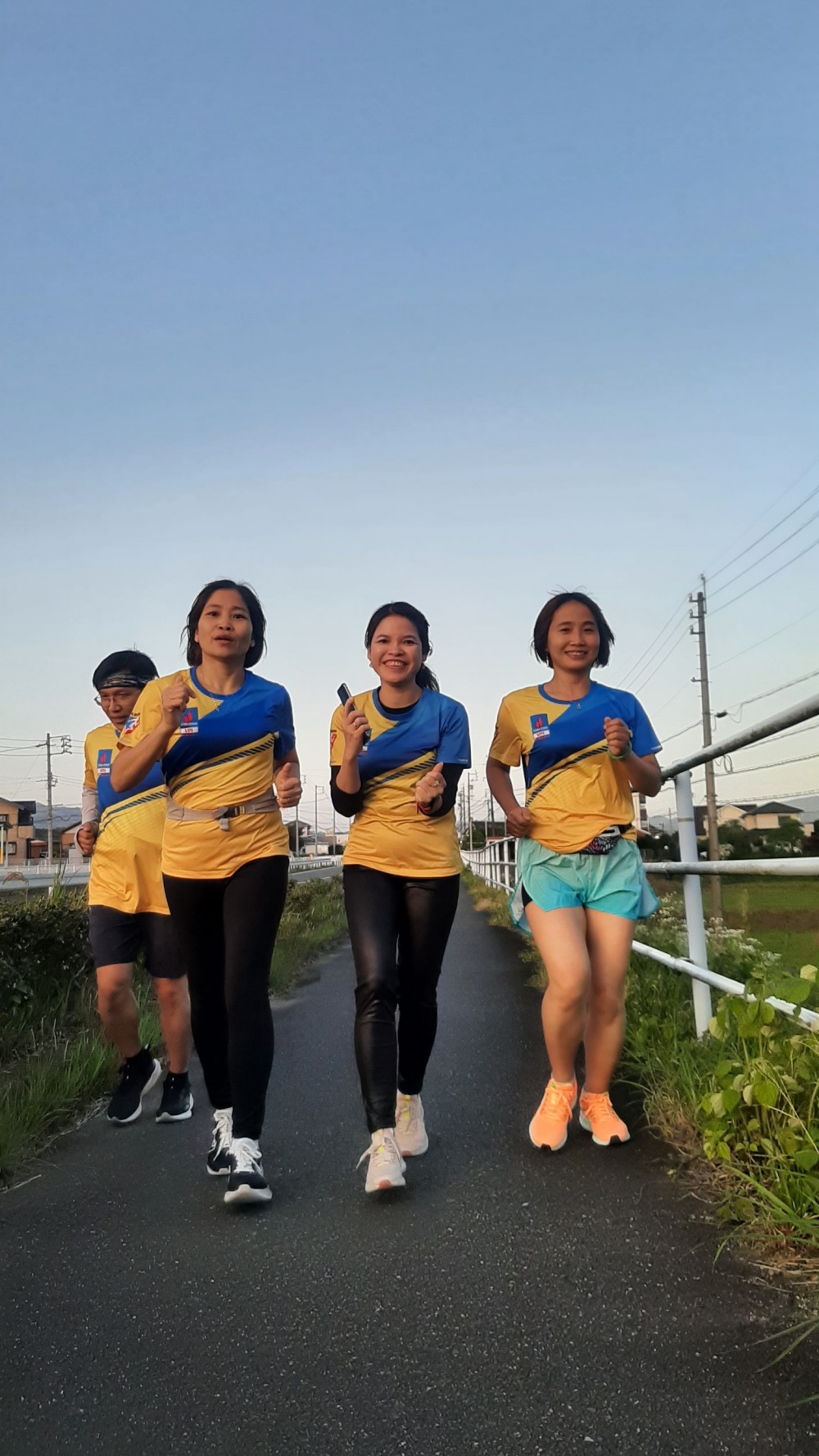 27-NAK-AB-0001-09: Runners.