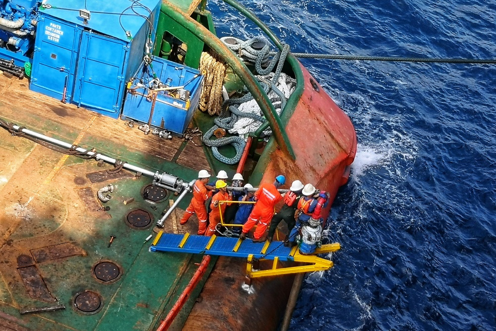 09-PTHL-AD-0004: Đầu sóng ngọn gió.