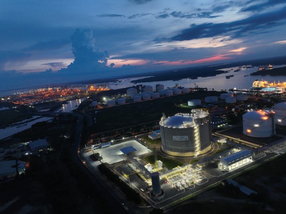 16-NHT-AD-0001: Kho cảng LNG Thị Vải về đêm. 16-NHT-AD-0001: Kho cảng LNG Thị Vải về đêm.